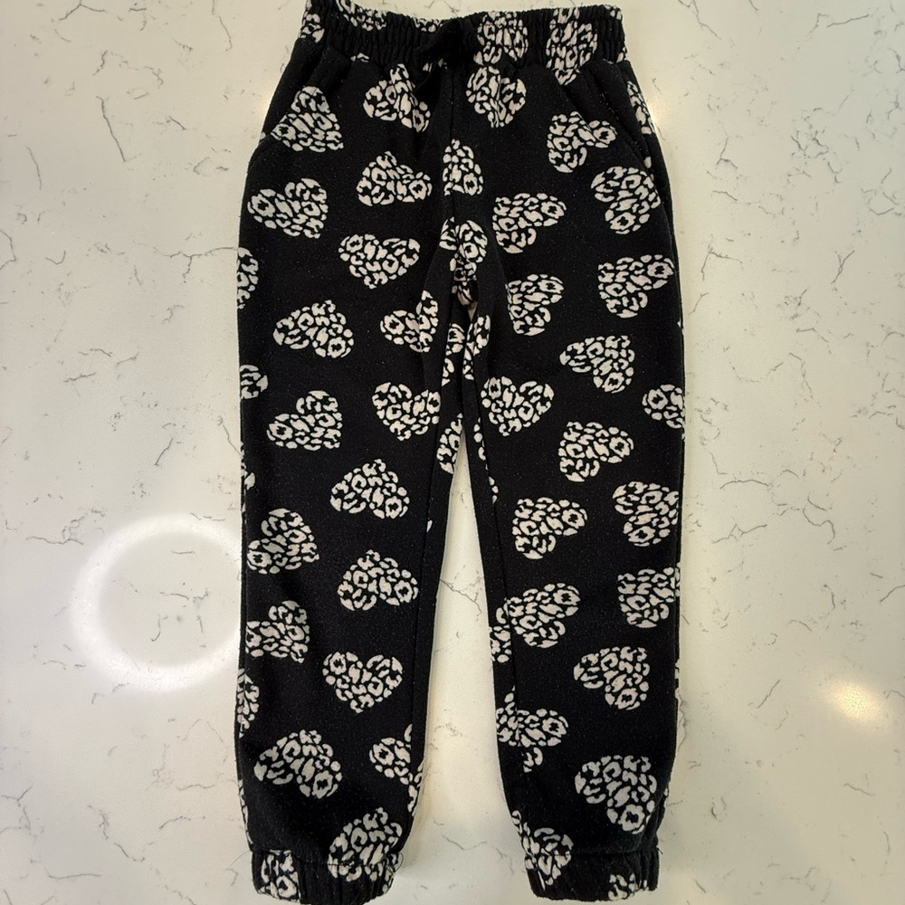 btween Black and White Heart Pattern Sweatpants